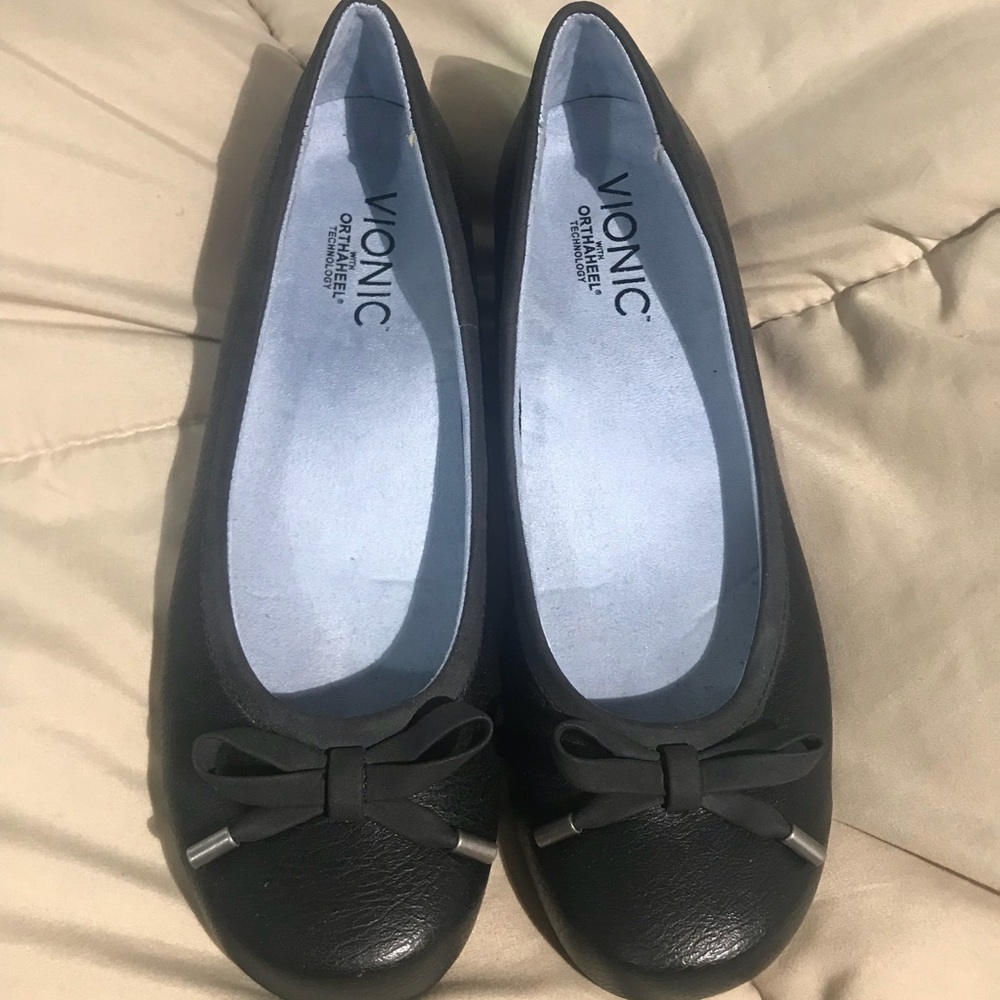 Nwob Vionic flats with low wedge